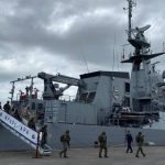 Fuzileiros navais embarcam em navio-patrulha no Porto de Santos (SP) - Divulgação/ Marinha do Brasil